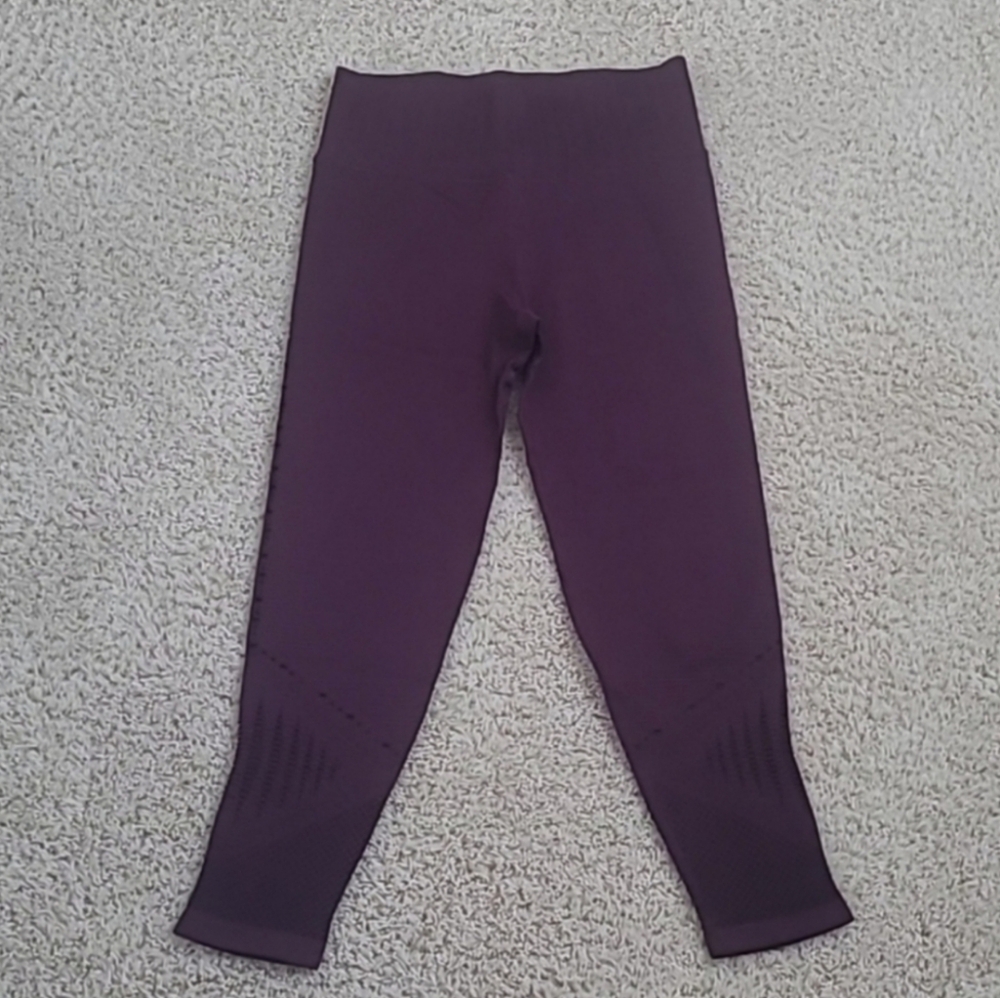 Athleta Halasana Seamless 7/8 Tight Leggings M Cutout Macrame Yoga Workout Gym